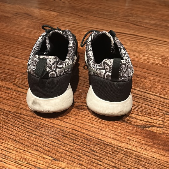 Nike Roshe - Picture 3 of 4